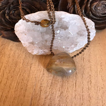 Carica l'immagine nel visualizzatore di Gallery, L'Amuleto