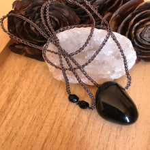 Carica l'immagine nel visualizzatore di Gallery, L'Amuleto