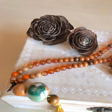 Carica l'immagine nel visualizzatore di Gallery, Mala Corniola Legno & Ceramica Greca