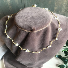 Carica l&#39;immagine nel visualizzatore di Gallery, Il Girocollo Daisy Gold White
