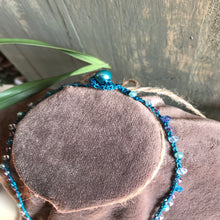 Carica l&#39;immagine nel visualizzatore di Gallery, Collana Luce Blu Carta da Zucchero
