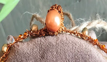 Carica l&#39;immagine nel visualizzatore di Gallery, Il Girocollo Luce Orange
